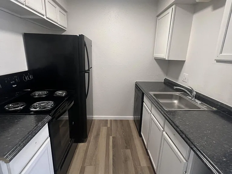 Northwood Apartments — Photo 24