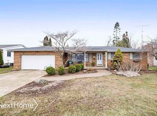 605 Cherrywood Dr, Flushing, MI 48433