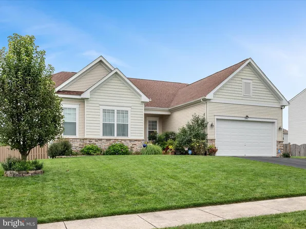 571 Town Run Ln, Stephens City, VA 22655