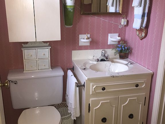Half bath off master BR