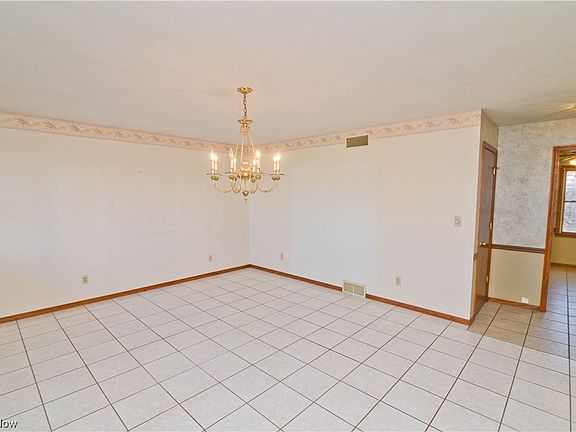 3rd image of 3312 Darbyshire Dr