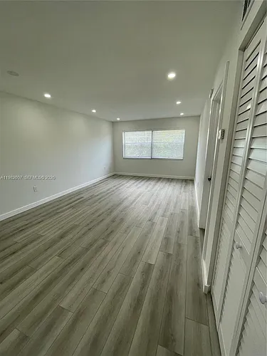 365 NE 125th St #409 Photo 1