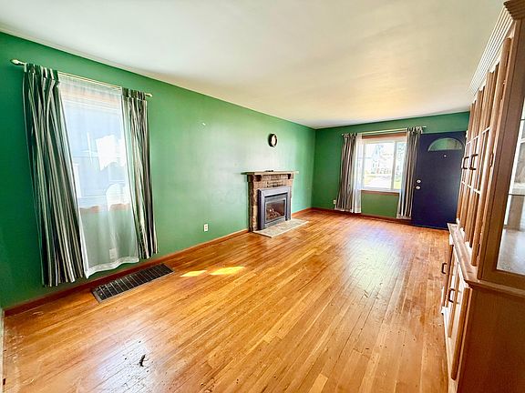 4th image of 800 S Roys Ave