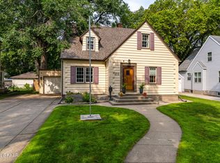 1212 Belmont Rd, Grand Forks, ND 58201