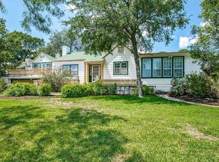 869 Burr Rd, Terrell Hills, TX 78209