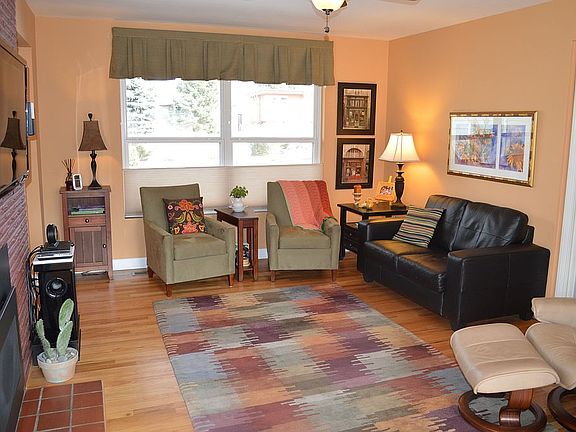 Living room with wood flrs 