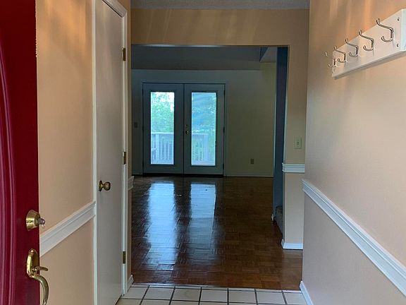 4th image of 22 Midview Dr