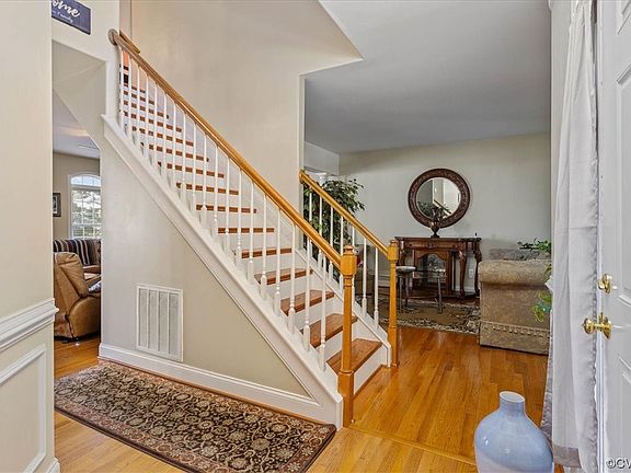 3rd image of 707 Greyshire Dr