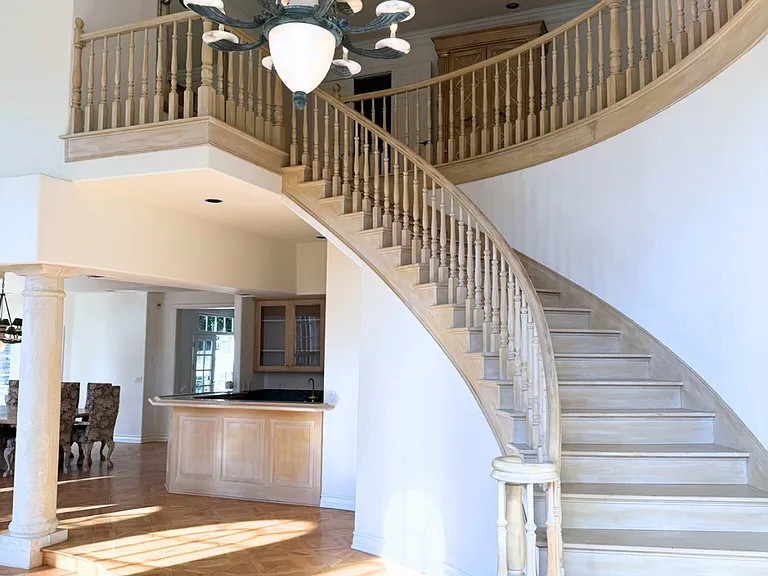 4440 Hayvenhurst Ave — Photo 5