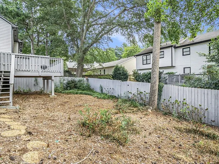 1118 Capital Club Cir NE — Photo 26