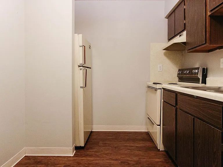 1410 W White River Blvd #13 — Photo 1