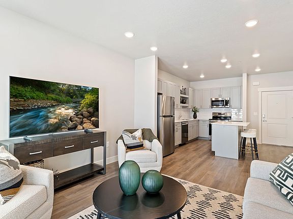 2nd image of 3433 Washington Blvd #202