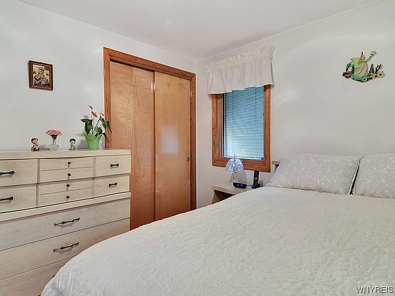 5th image of 413 Weimar St