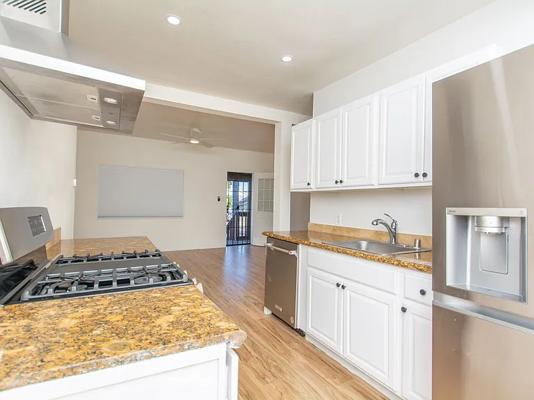 Refreshed + Bright 2 Bed/1 Bath in the Heart of North Park! — Photo 5