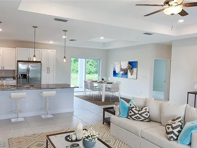 2812 NW 20th Ave — Photo 3