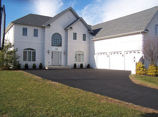 1 Barn Owl Ct, Phoenixville, PA 19460