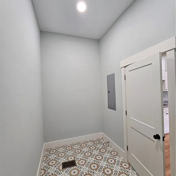 521 W 38th St — Photo 34