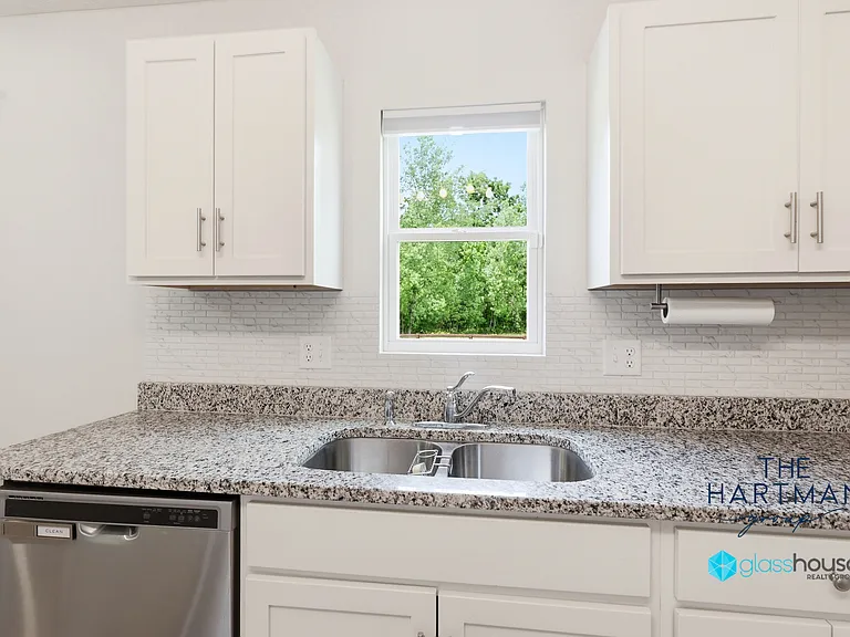 1018 Louise Dr — Photo 21