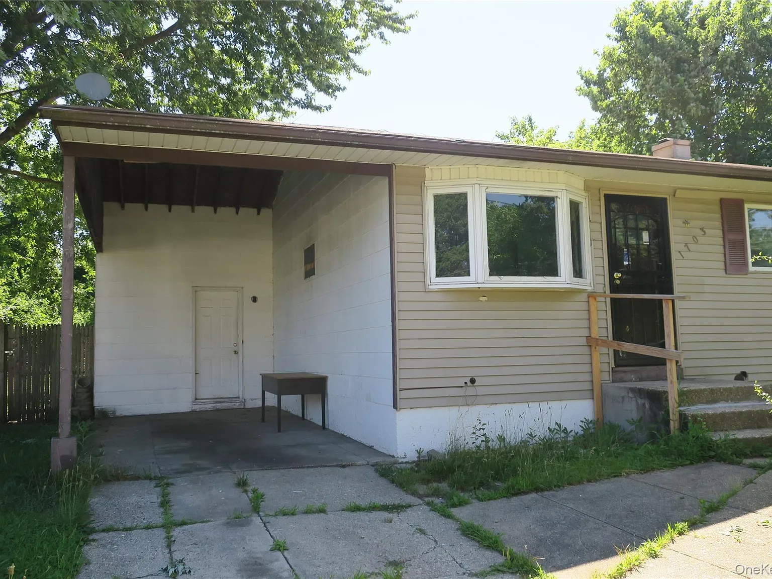 3 bed, 1.0 bath, 872 sqft, $3,700 — Photo 3