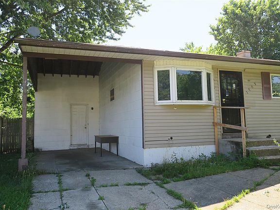 3rd image of 1703 Manatuck Blvd