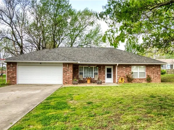509 S 9th Street Ter, Clinton, MO 64735