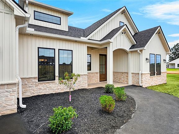 5th image of 428 Blume Rd