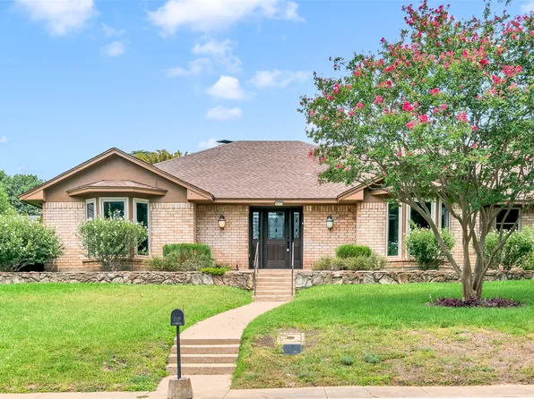 311 Woodbrook Dr, Desoto, TX 75115