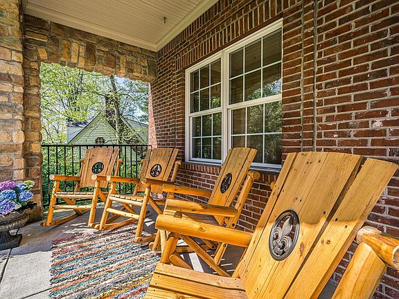 5th image of 2433 Ashwood Dr