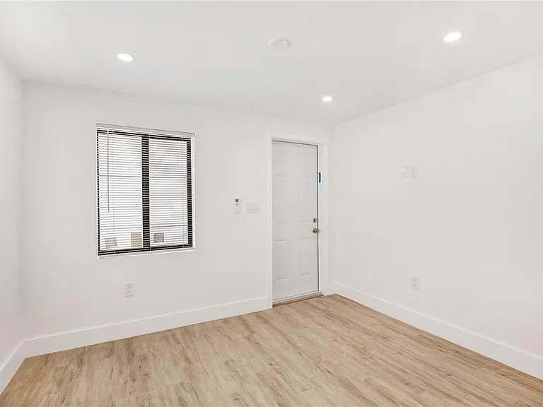 1648 SW 7th St #5 — Photo 10