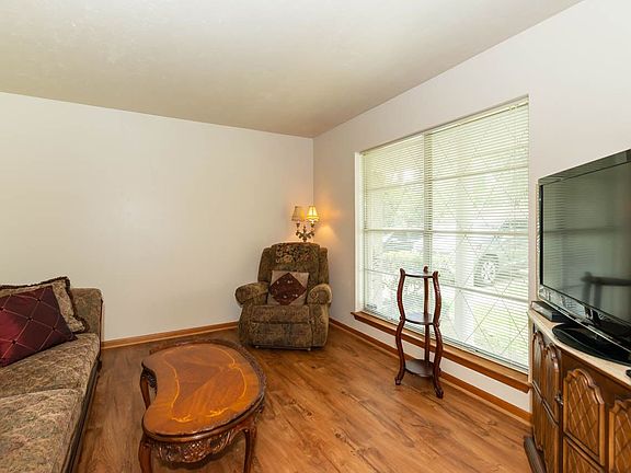 5th image of 995 Palermo Dr