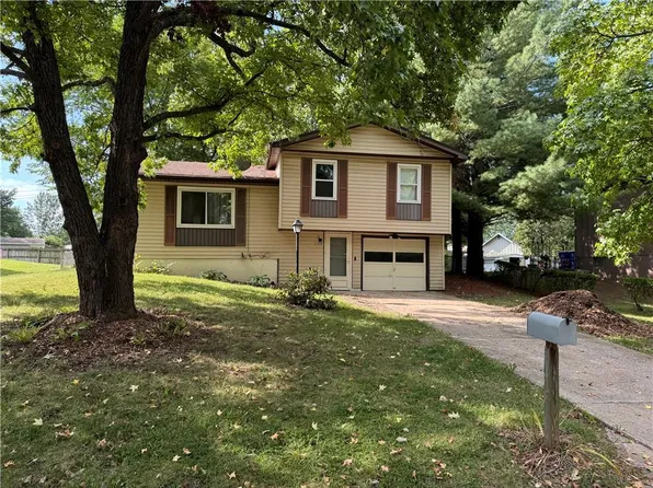 1109 NE Columbus St, Lees Summit, MO 64086