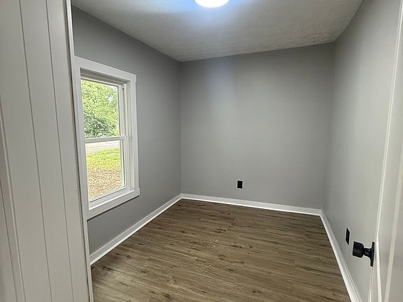 4th image of 601 Kinnane Ave