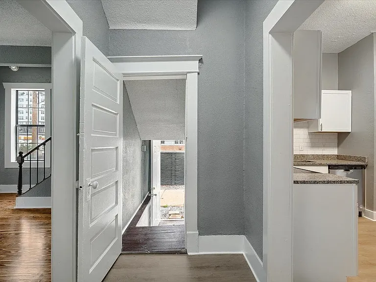 156 N Tucker St — Photo 10