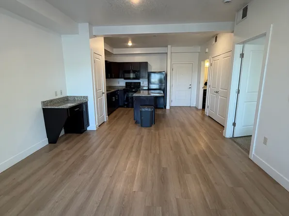 1182 W 200 N, Centerville, UT
