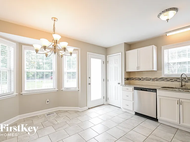 105 Amber Ln — Photo 4