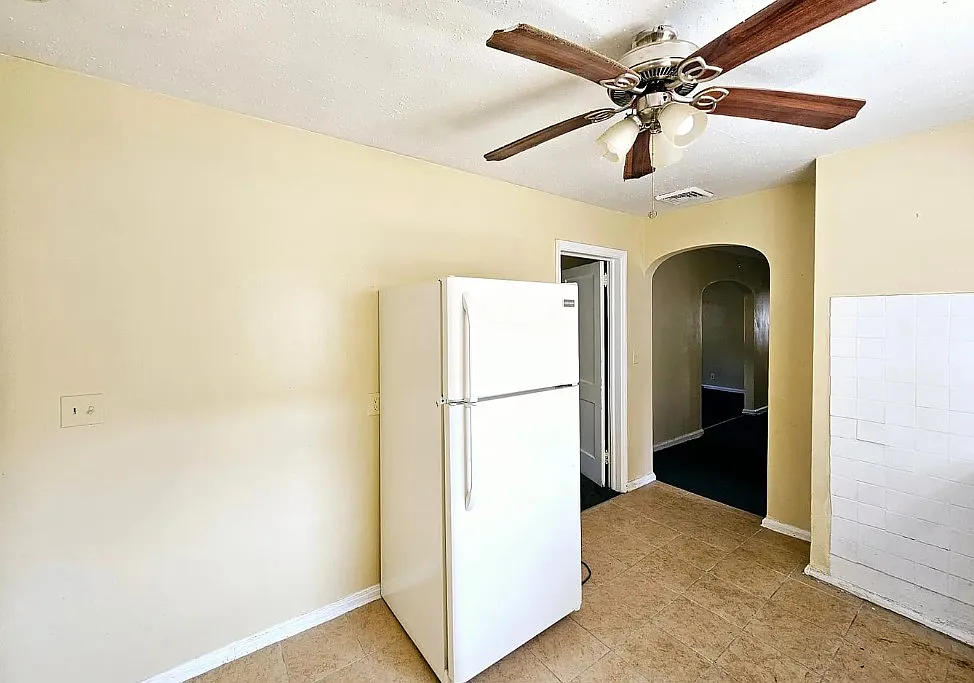 3 bed, $1,950 — Photo 2