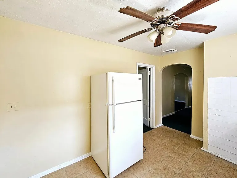 35 Farley Ave #3A — Photo 2