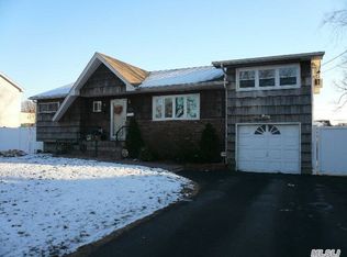 1115 12th St, West Babylon, NY 11704