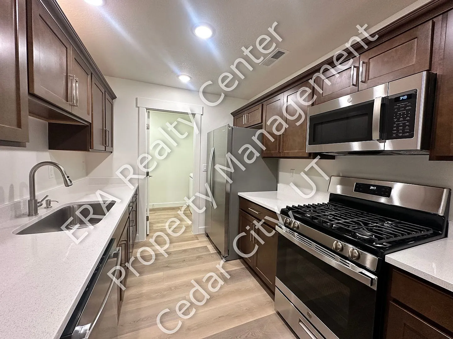 Newer Construction - 3 bedroom- 2 bath 4 Plex — Photo 4
