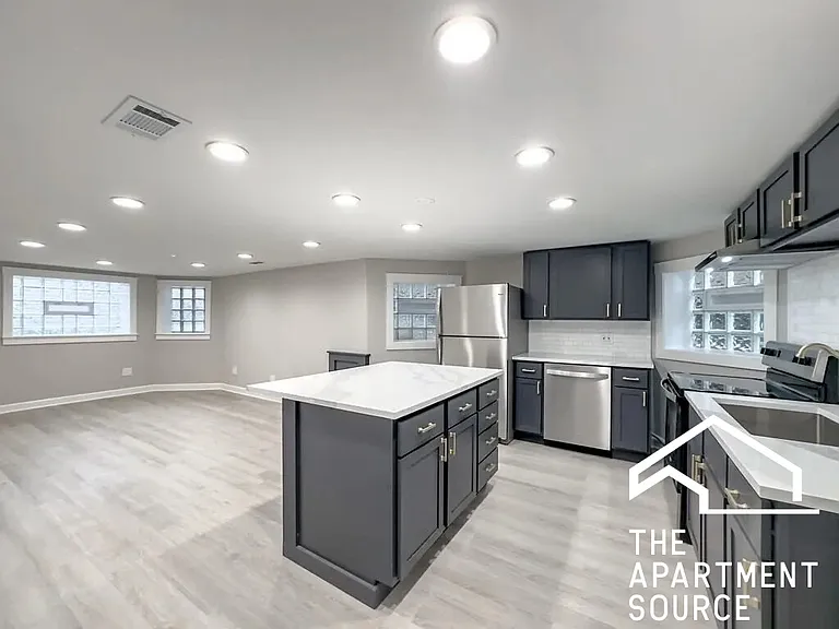 1536 N Hamlin Ave #G — Photo 2