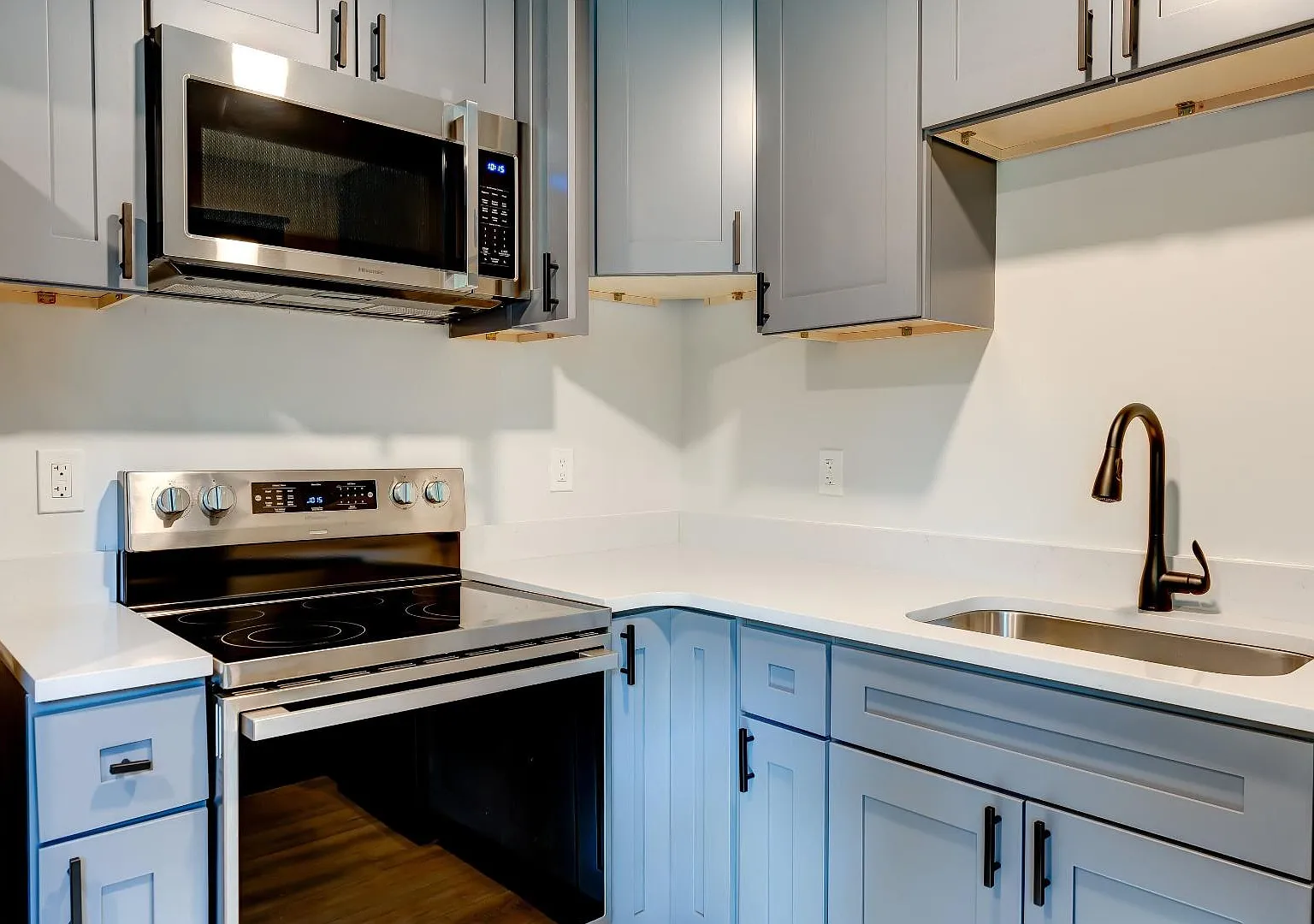 2436 Belvedere Ave - Apt 3 — Photo 3