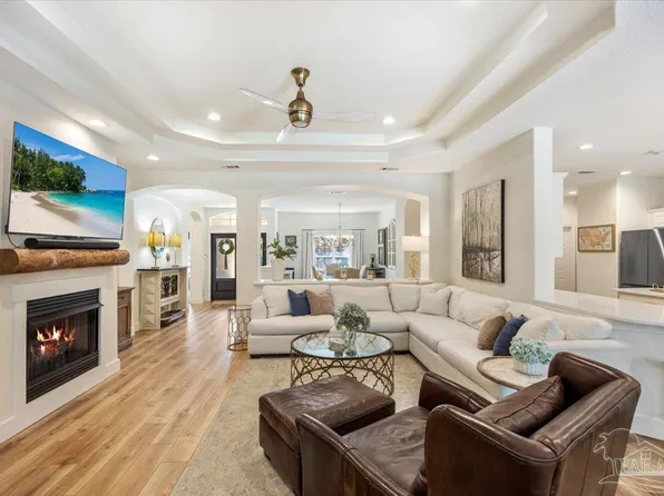 1182 Grand Pointe Dr, Gulf Breeze, FL 32563