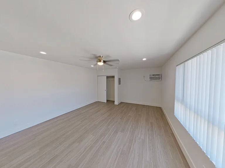 El Dorado Apartments — Photo 26