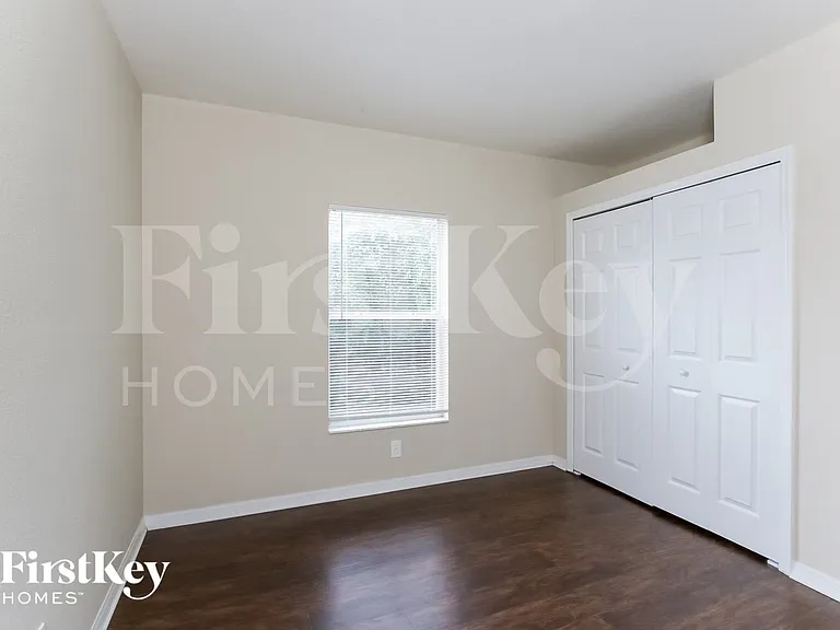 2598 N Biscayne Dr — Photo 8