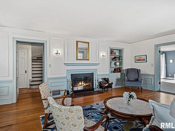 5th image of 822 W Edwards St