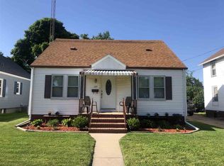 649 E Chestnut St, Canton, IL 61520