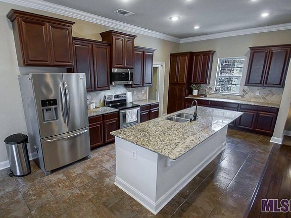 5th image of 19855 Fieldstone Dr