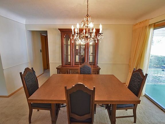 5th image of 907 Elmwood Dr