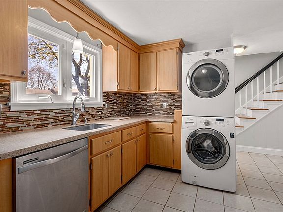 3rd image of 33 Tucker Dr
