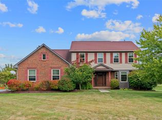 2185 Chestnut Cir, Lake Orion, MI 48360